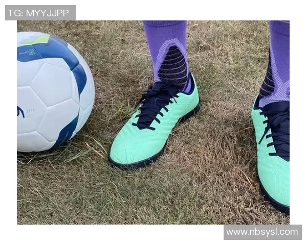 穿迪卡侬足球鞋的球星们如何用实战证明性价比优势